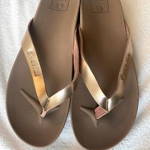 High tide rose gold flip flop sandal!